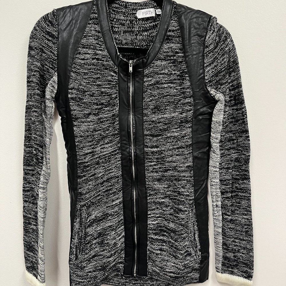 Firth Medium Zip Up